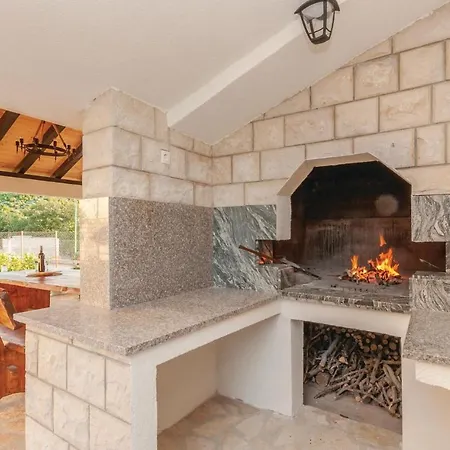 Amazing Home In Cvrljevo With 3 Bedrooms, Wifi And Heated Swimming Pool * Cvrljevo