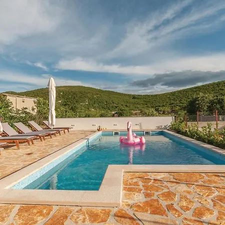 Amazing Home In Cvrljevo With 3 Bedrooms, Wifi And Heated Swimming Pool Cvrljevo
