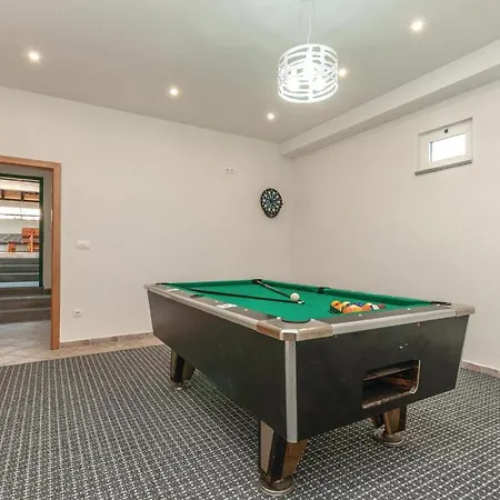Amazing Home In Cvrljevo With 3 Bedrooms, Wifi And Heated Swimming Pool Hébergement de vacances