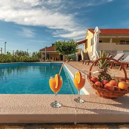 Hébergement de vacances Amazing Home In Cvrljevo With 3 Bedrooms, Wifi And Heated Swimming Pool Cvrljevo