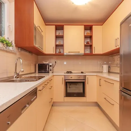 Amazing Home In Cvrljevo With 3 Bedrooms, Wifi And Heated Swimming Pool