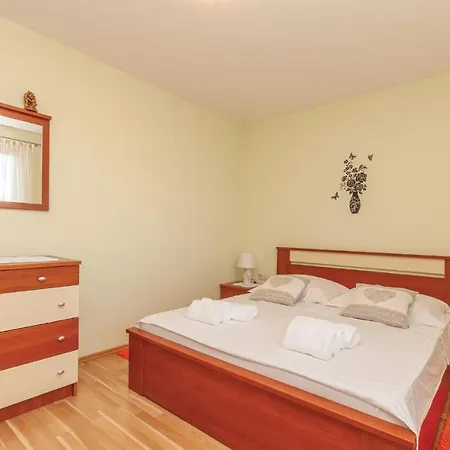 Hébergement de vacances Amazing Home In Cvrljevo With 3 Bedrooms, Wifi And Heated Swimming Pool *