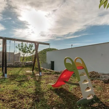 Hébergement de vacances Amazing Home In Cvrljevo With 3 Bedrooms, Wifi And Heated Swimming Pool *