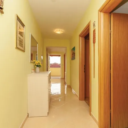 Amazing Home In Cvrljevo With 3 Bedrooms, Wifi And Heated Swimming Pool * Cvrljevo