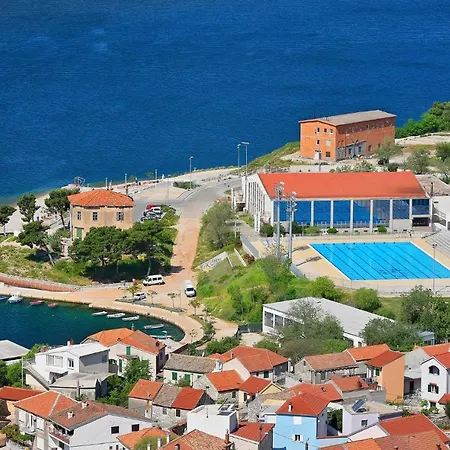 Amazing Home In Cvrljevo With 3 Bedrooms, Wifi And Heated Swimming Pool *