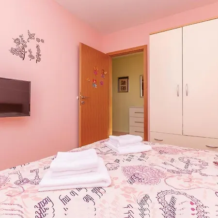 Amazing Home In Cvrljevo With 3 Bedrooms, Wifi And Heated Swimming Pool Hébergement de vacances Cvrljevo