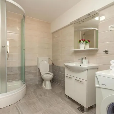 Amazing Home In Cvrljevo With 3 Bedrooms, Wifi And Heated Swimming Pool Cvrljevo
