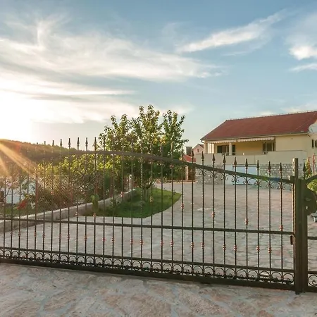 Hébergement de vacances Amazing Home In Cvrljevo With 3 Bedrooms, Wifi And Heated Swimming Pool Cvrljevo
