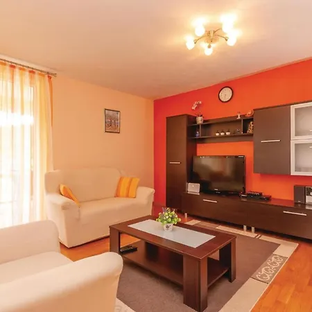 Amazing Home In Cvrljevo With 3 Bedrooms, Wifi And Heated Swimming Pool Hébergement de vacances