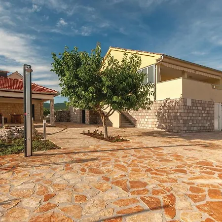Hébergement de vacances Amazing Home In Cvrljevo With 3 Bedrooms, Wifi And Heated Swimming Pool Cvrljevo