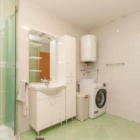 Hébergement de vacances Amazing Home In Cvrljevo With 3 Bedrooms, Wifi And Heated Swimming Pool